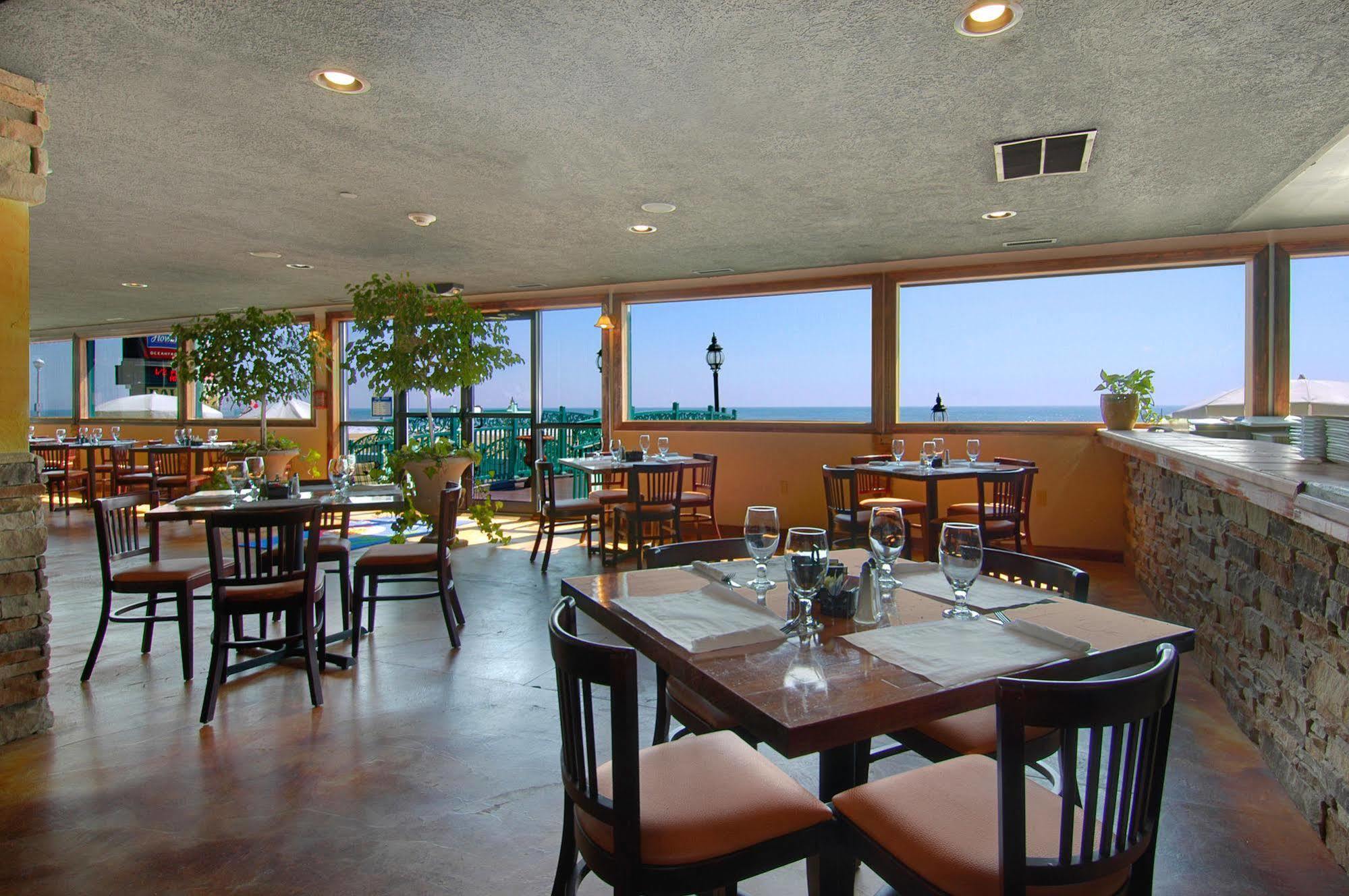Howard Johnson Plaza By Wyndham Ocean City Oceanfront Restaurant photo